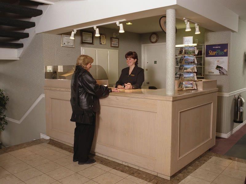 Sandman Inn Камлупс Интерьер фото
